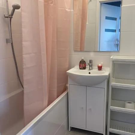 Red Sky Apartment *